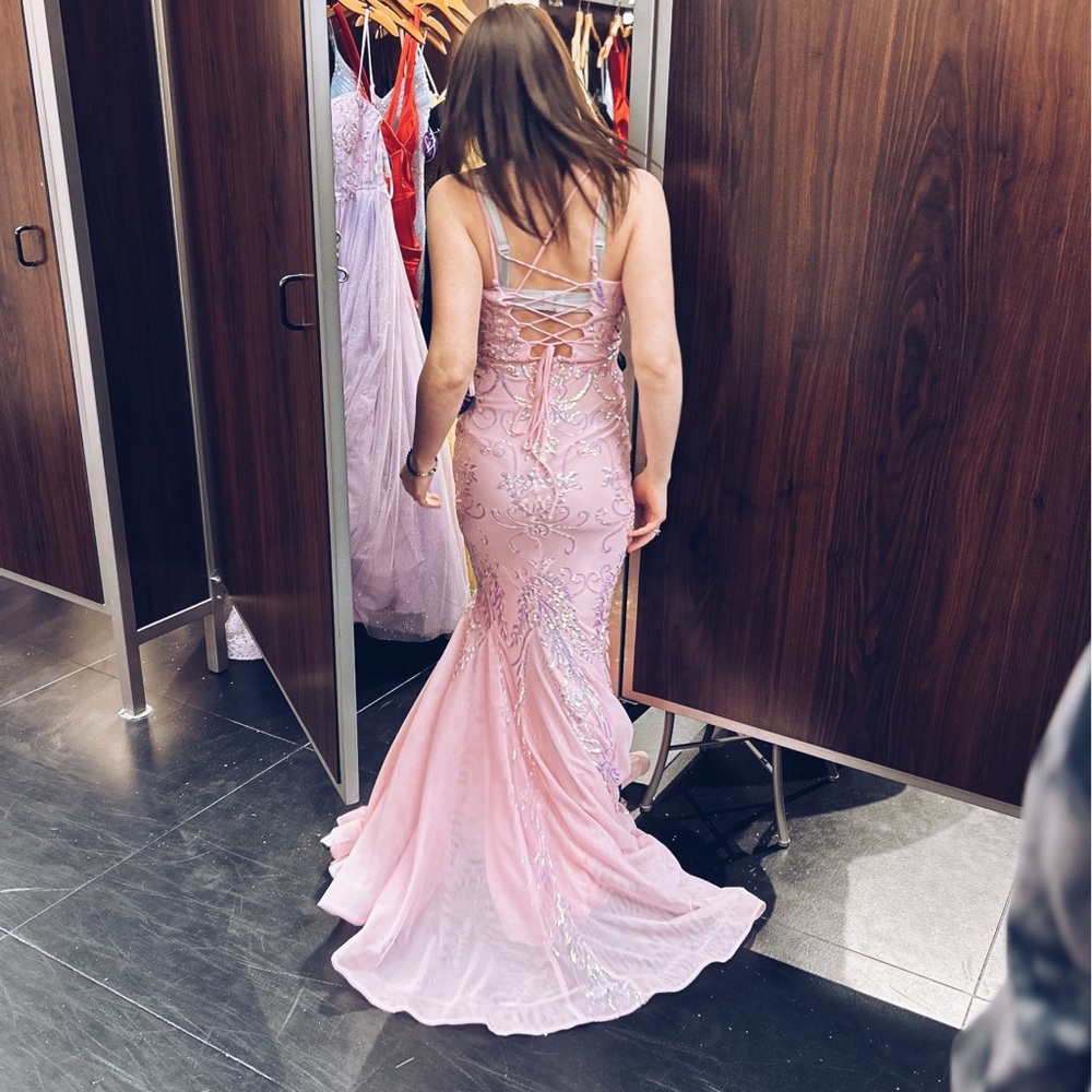 Windsor Pink dress
Fits amazingly
Worn once
Message for more photos
Size small - Picture 2 of 3